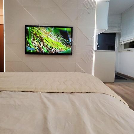 Sleep And Drive White Saraievo Exterior foto
