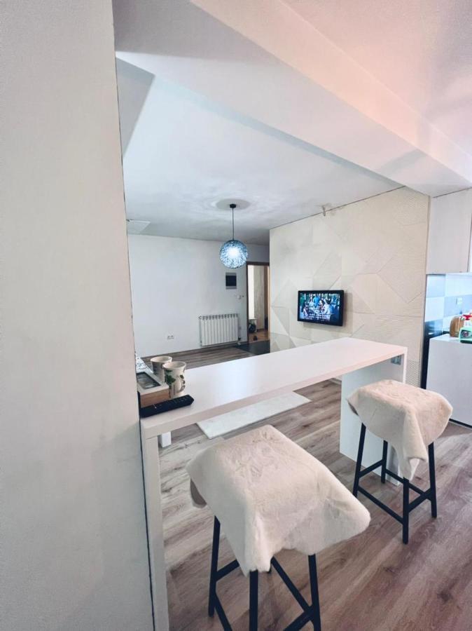 Sleep And Drive White Saraievo Exterior foto
