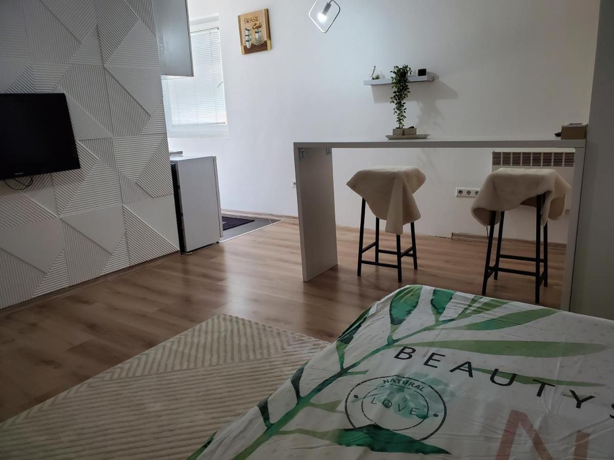 Sleep And Drive White Saraievo Exterior foto