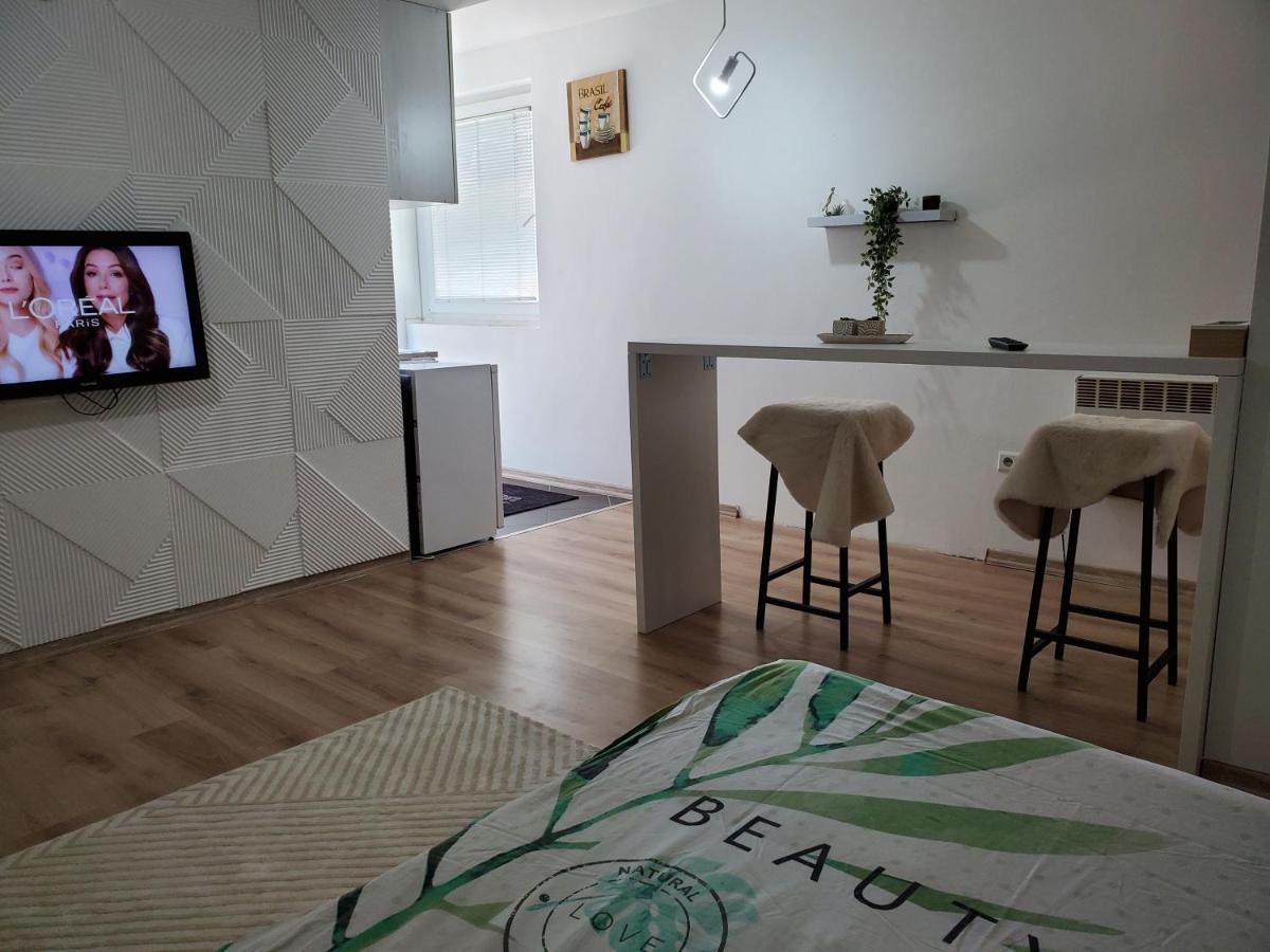 Sleep And Drive White Saraievo Exterior foto