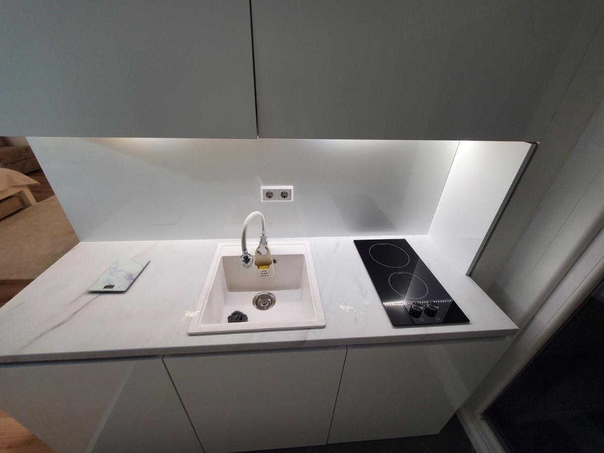 Sleep And Drive White Saraievo Exterior foto
